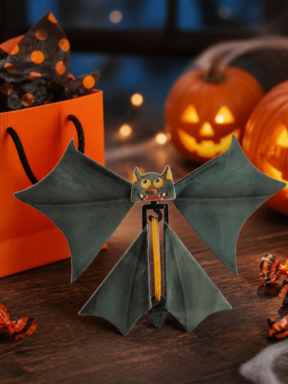 10Pcs Magic Flying Bat Rubber Band Powered Toy Halloween Prank Party Favor